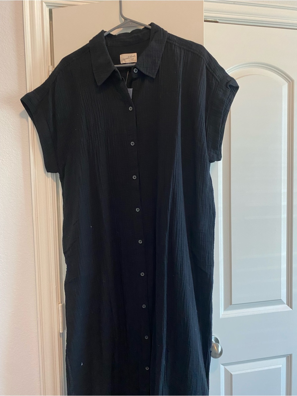 Universal Thread Black Short-Sleeve Button-Front Shirt